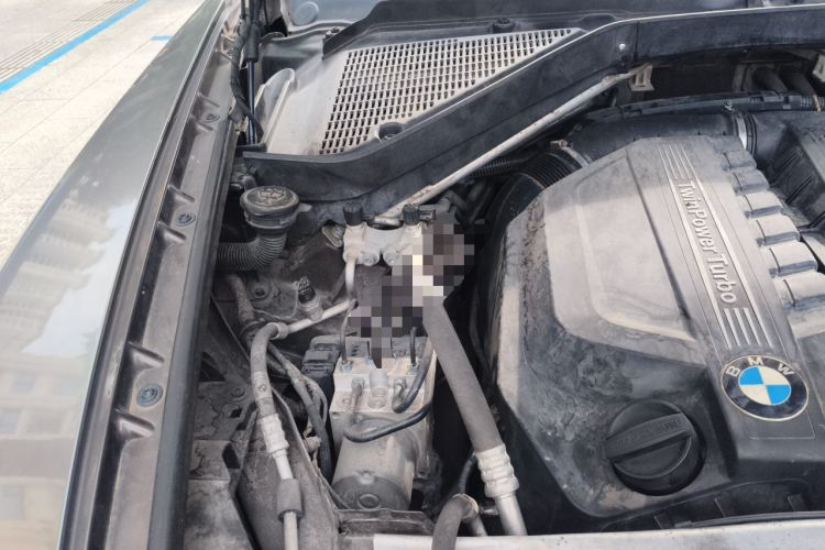 Used BMW X5 2011 xDrive35i Leading Model Engine Bay Right