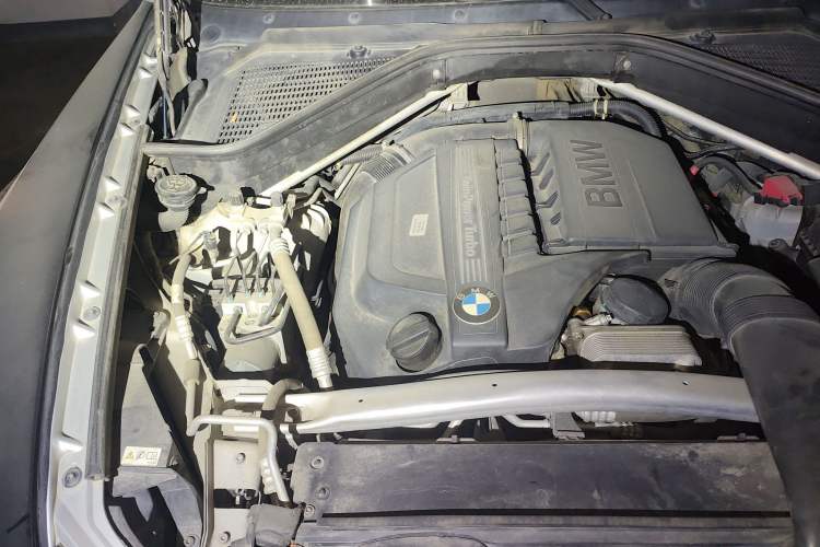 Used BMW X5 2011 xDrive35i Leading Model Engine Bay Right