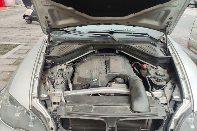 Used BMW X5 2011 xDrive35i Leading Model Engine Bay