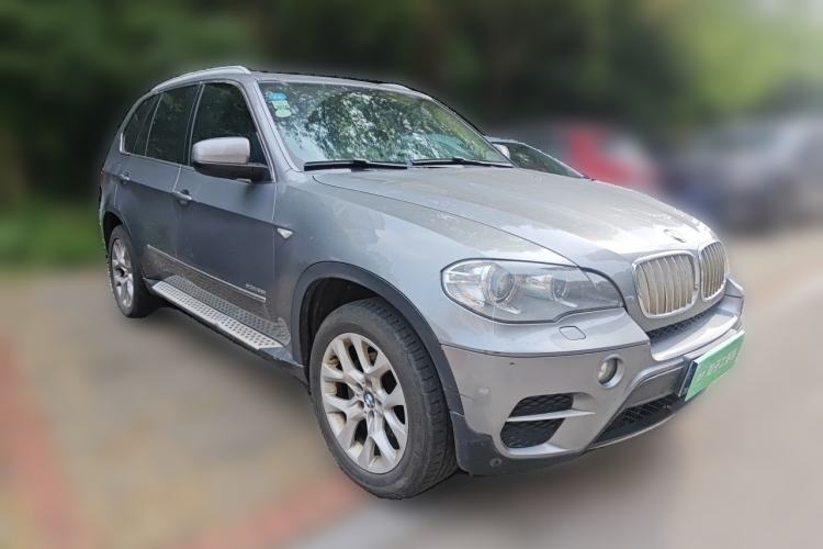 Used BMW X5 2011 xDrive35i Luxury Model Front Right 45 Deg