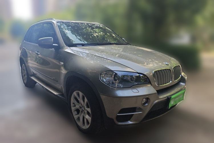 Used BMW X5 2011 xDrive35i Luxury Model Front Right 45 Deg