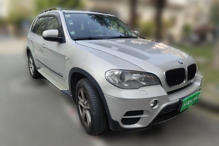 Used BMW X5 2011 xDrive35i Leading Model Front Right 45 Deg