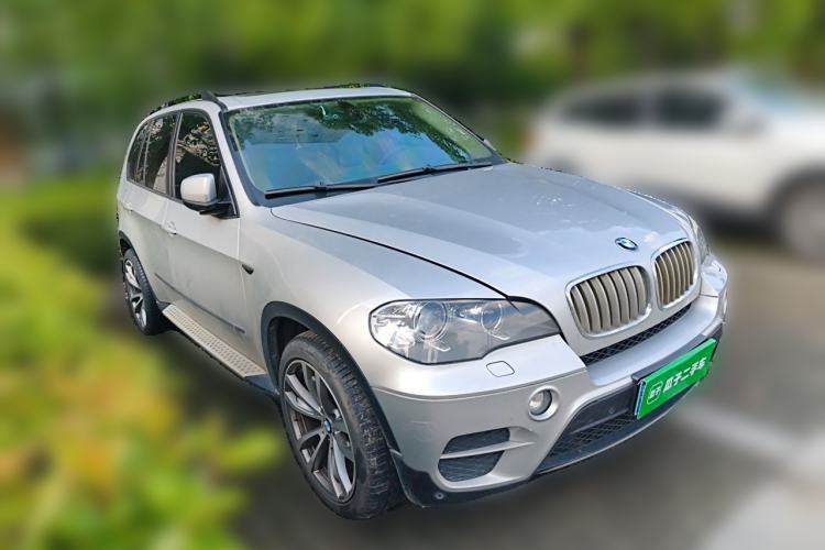 Used BMW X5 2011 xDrive35i Leading Model Front Right 45 Deg
