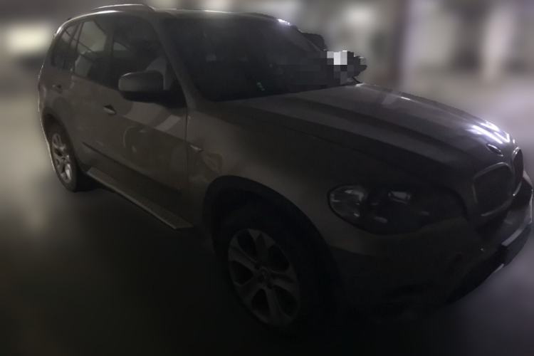Used BMW X5 2011 xDrive35i Luxury Edition Front Right 45 Deg