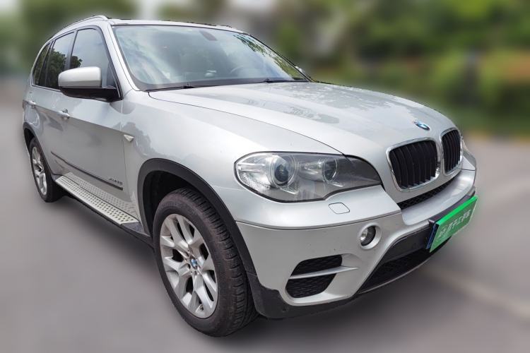Used BMW X5 2011 xDrive35i Luxury Model Front Right 45 Deg