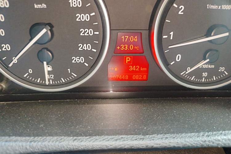 Used BMW X5 2011 xDrive35i Leading Model Odometer Close Up