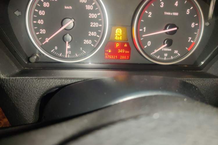 Used BMW X5 2011 xDrive35i Leading Model Odometer Close Up