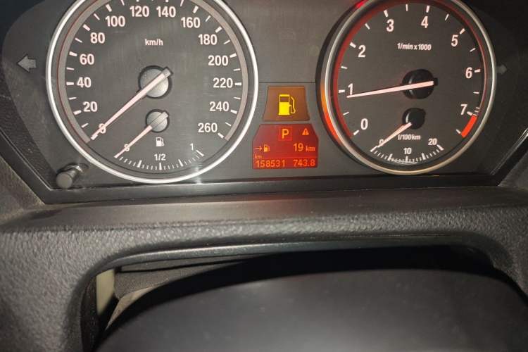 Used BMW X5 2011 xDrive35i Leading Model Odometer Close Up