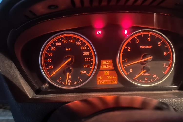 Used BMW X5 2011 xDrive35i Luxury Edition Odometer Close Up