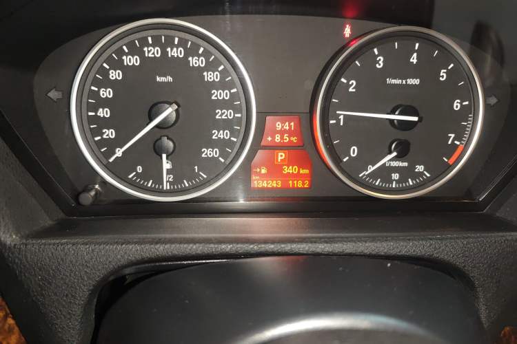 Used BMW X5 2011 xDrive35i Leading Model Odometer Close Up