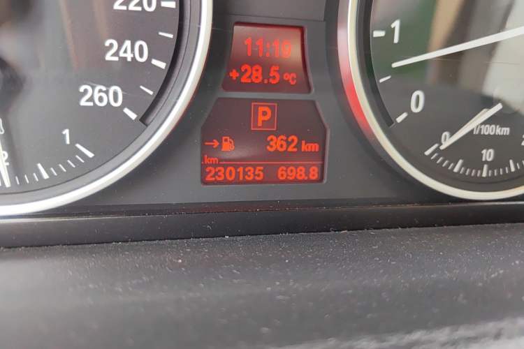 Used BMW X5 2011 xDrive35i Luxury Model Odometer Close Up
