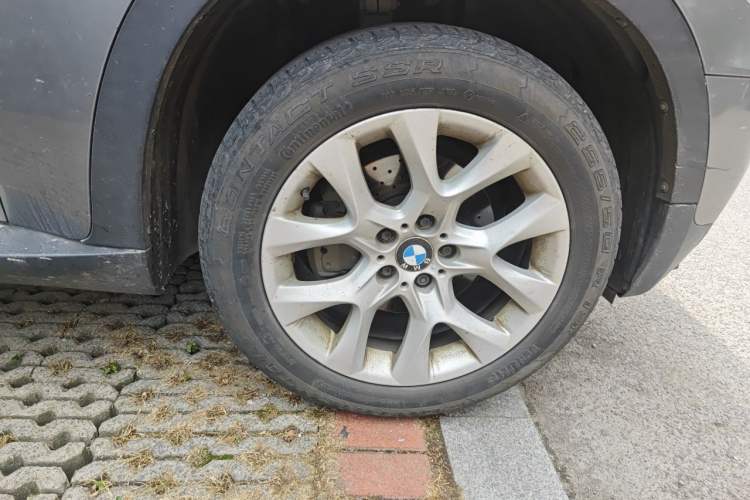Used BMW X5 2011 xDrive35i Luxury Model Right Front Wheel Hub