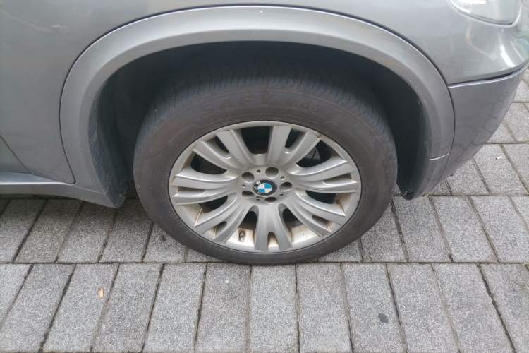Used BMW X5 2011 xDrive35i M Sport model Right Front Wheel Hub
