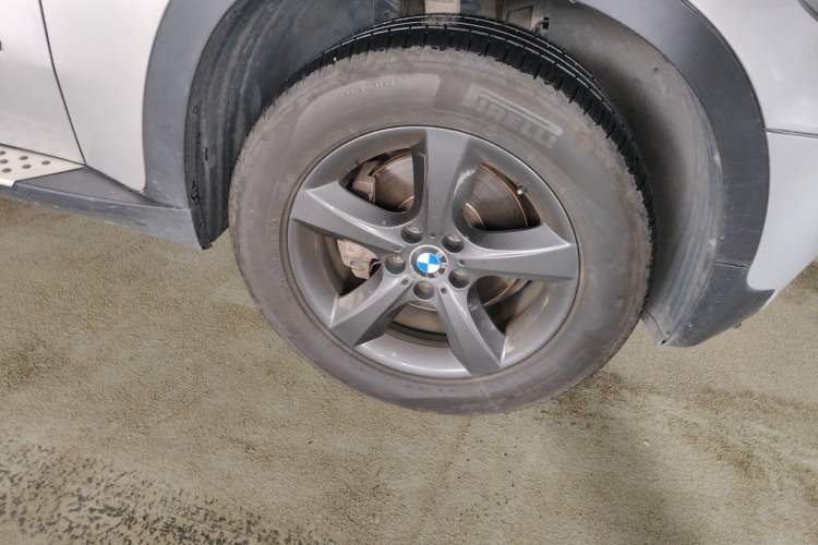 Used BMW X5 2011 xDrive35i Leading Model Right Front Wheel Hub