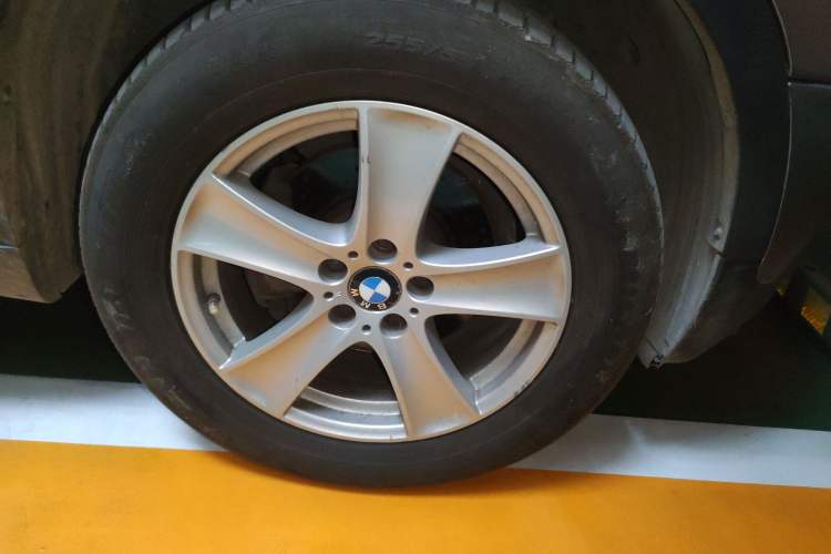 Used BMW X5 2011 xDrive35i Leading Model Right Front Wheel Hub