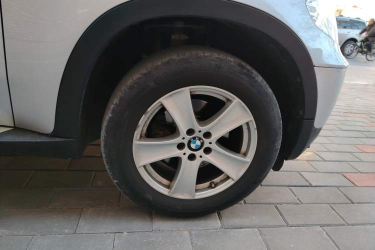 Used BMW X5 2011 xDrive35i Leading Model Right Front Wheel Hub
