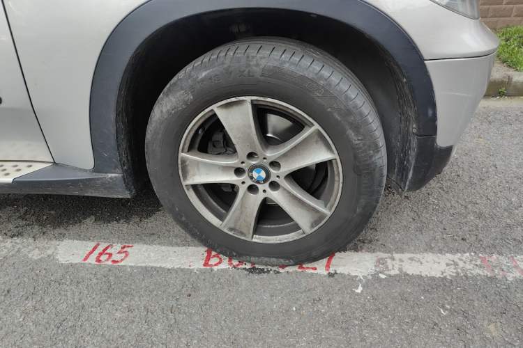 Used BMW X5 2011 xDrive35i Leading Model Right Front Wheel Hub