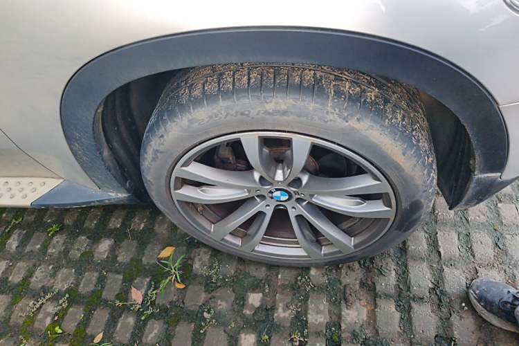 Used BMW X5 2011 xDrive35i Leading Model Right Front Wheel Hub
