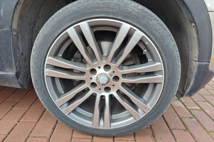 Used BMW X5 2011 xDrive35i Leading Model Right Front Wheel Hub