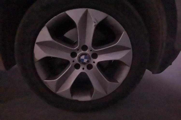 Used BMW X5 2011 xDrive35i Luxury Edition Right Front Wheel Hub