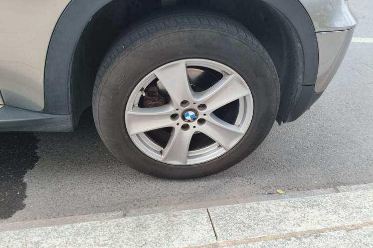 Used BMW X5 2011 xDrive35i Leading Model Right Front Wheel Hub