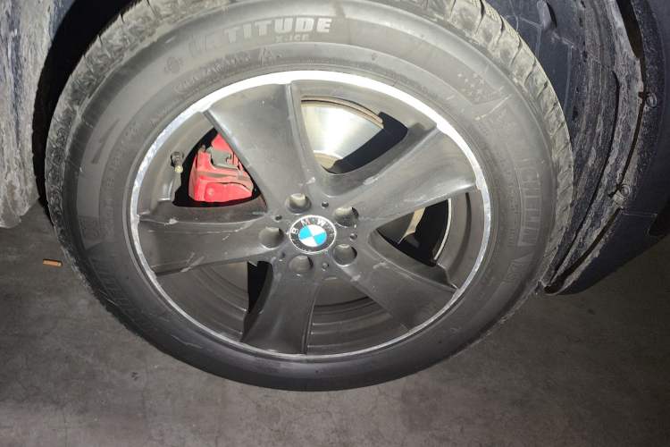 Used BMW X5 2011 xDrive35i Leading Model Right Front Wheel Hub