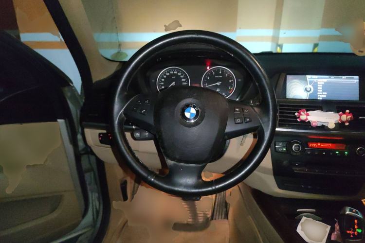 Used BMW X5 2011 xDrive35i Leading Model Steering Wheel