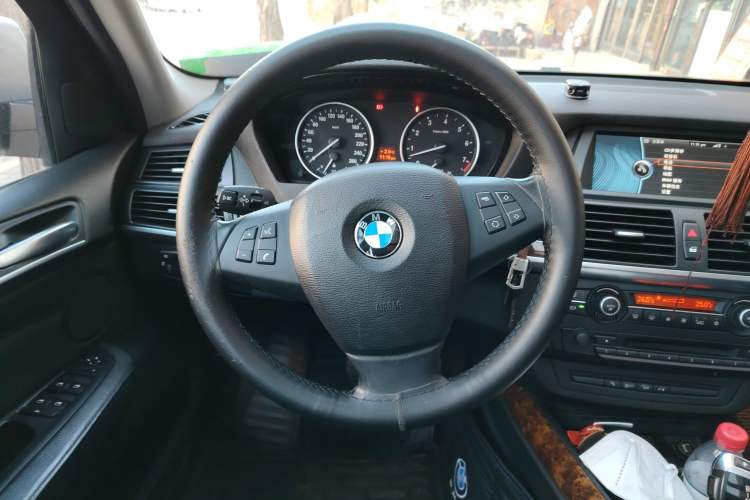 Used BMW X5 2011 xDrive35i Leading Model Steering Wheel