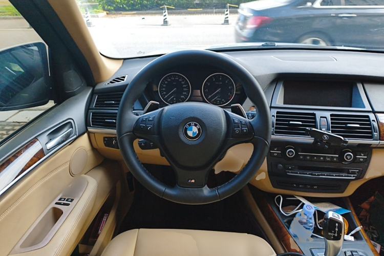 Used BMW X5 2011 xDrive35i Leading Model Steering Wheel
