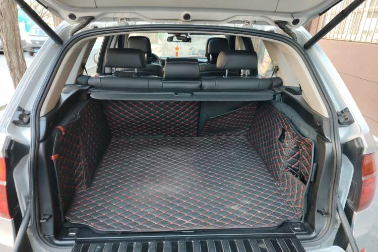 Used BMW X5 2011 xDrive35i Leading Model Trunk