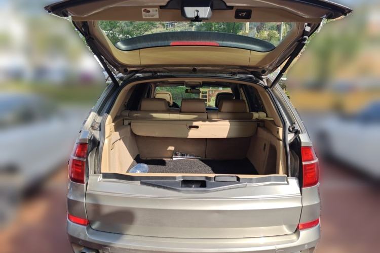 Used BMW X5 2011 xDrive35i Leading Model Trunk
