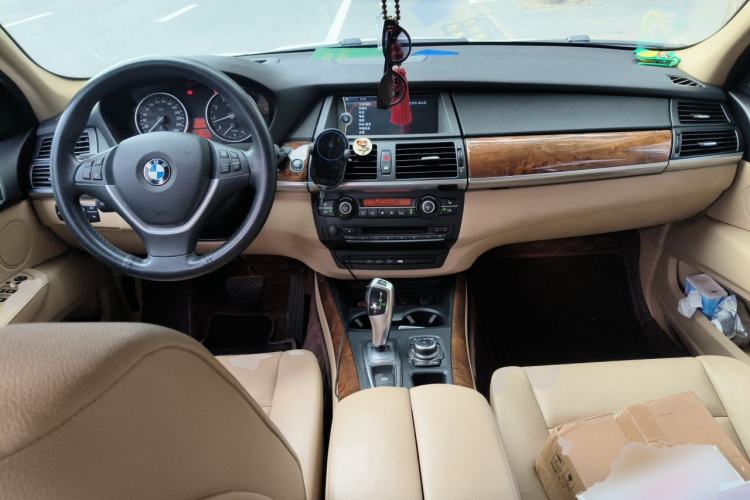 Used BMW X5 2011 xDrive35i Luxury Model Center Console