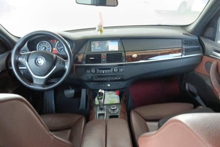 Used BMW X5  Center Console