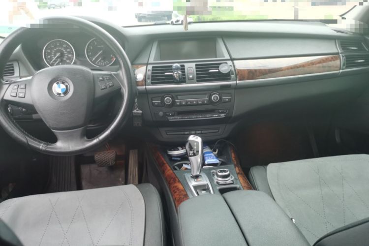 Used BMW X5  Center Console