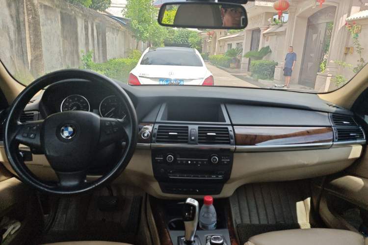 Used BMW X5 2011 xDrive35i Leading Model Center Console