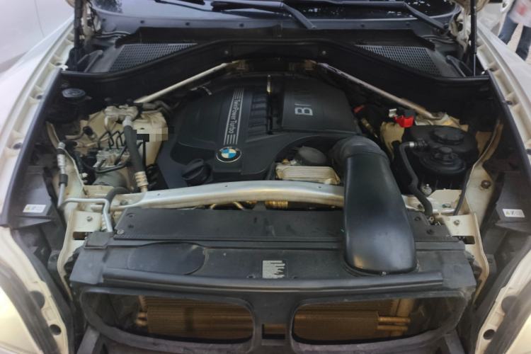 Used BMW X5 2011 xDrive35i U.S. specification Engine Bay