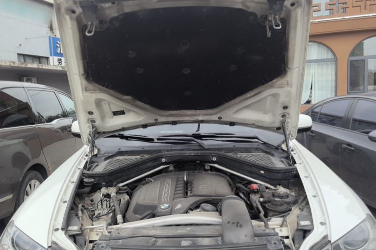 Used BMW X5 2011 xDrive35i Leading Model Engine Bay