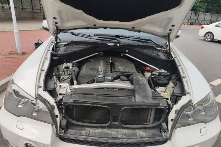 Used BMW X5 2011 xDrive35i Leading Model Engine Bay