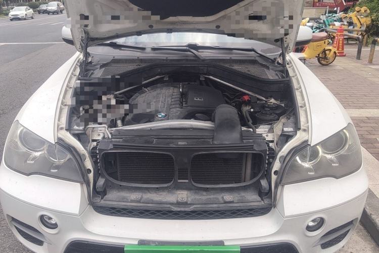 Used BMW X5 2011 xDrive35i Leading Model Engine Bay