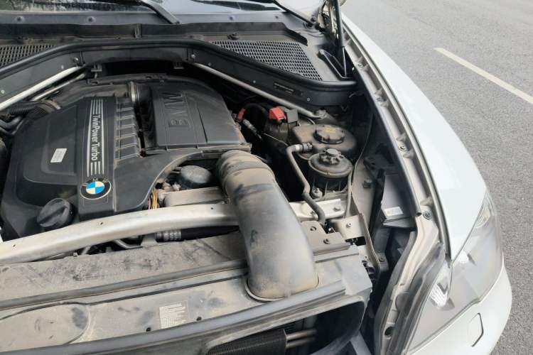 Used BMW X5 2011 xDrive35i Luxury Model Engine Bay Left