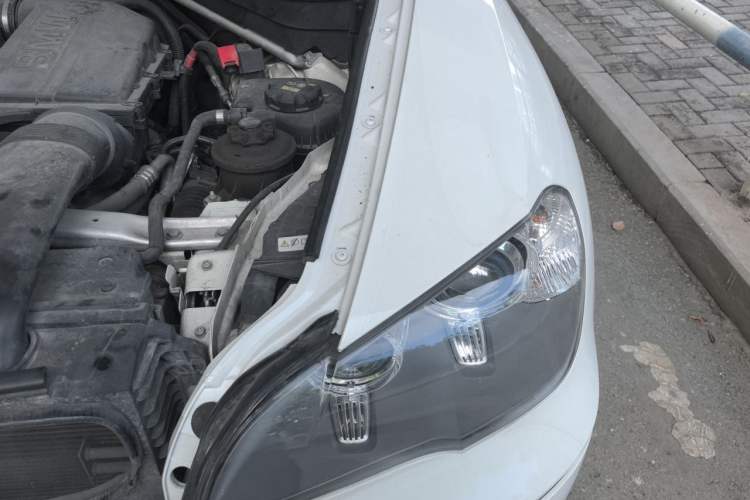 Used BMW X5 2011 xDrive35i Leading Model Engine Bay Left