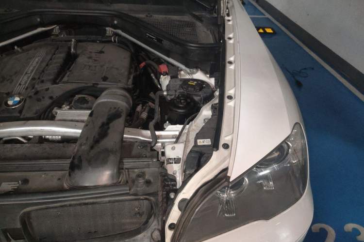 Used BMW X5 2011 xDrive35i Middle East version 5-seater Engine Bay Left