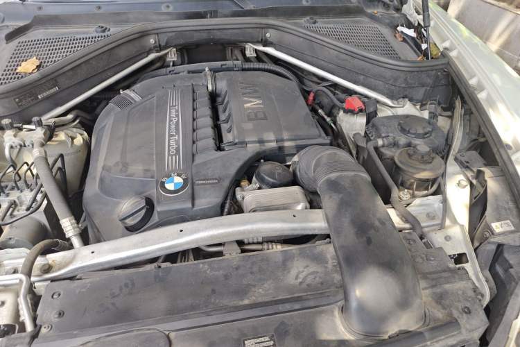 Used BMW X5 2011 xDrive35i Leading Model Engine Bay