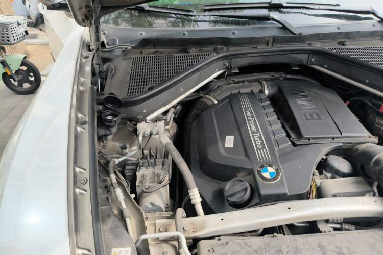 Used BMW X5 2011 xDrive35i Luxury Model Engine Bay Right