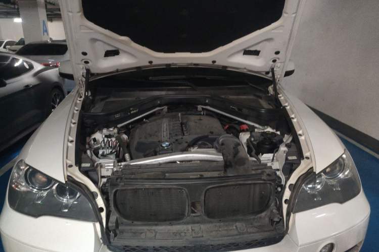 Used BMW X5 2011 xDrive35i Middle East version 5-seater Engine Bay