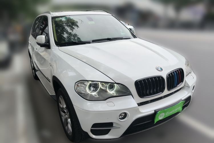 Used BMW X5 2011 xDrive35i Luxury Model Front Right 45 Deg