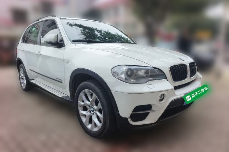 Used BMW X5 2011 xDrive35i U.S. specification Front Right 45 Deg