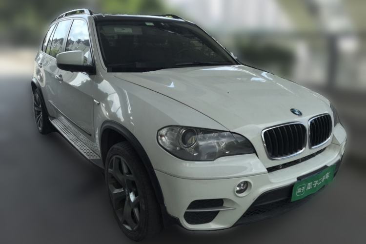 Used BMW X5 2011 xDrive35i Leading Model Front Right 45 Deg