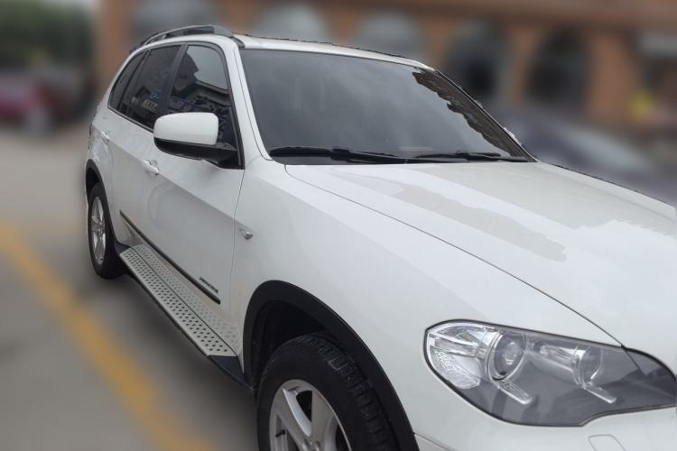 Used BMW X5 2011 xDrive35i Leading Model Front Right 45 Deg