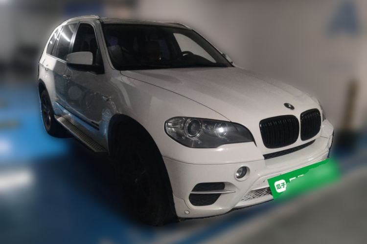 Used BMW X5 2011 xDrive35i Middle East version 5-seater Front Right 45 Deg